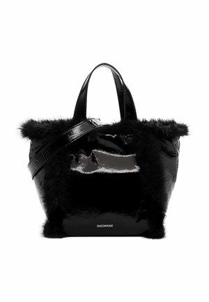Schwarze glänzende Handtasche mit Kunstfellbesatz. Verfügt über zwei Tragetaschen und einen abnehmbaren Riemen. Strukturiertes Material kontrastiert mit der glänzenden Oberfläche.