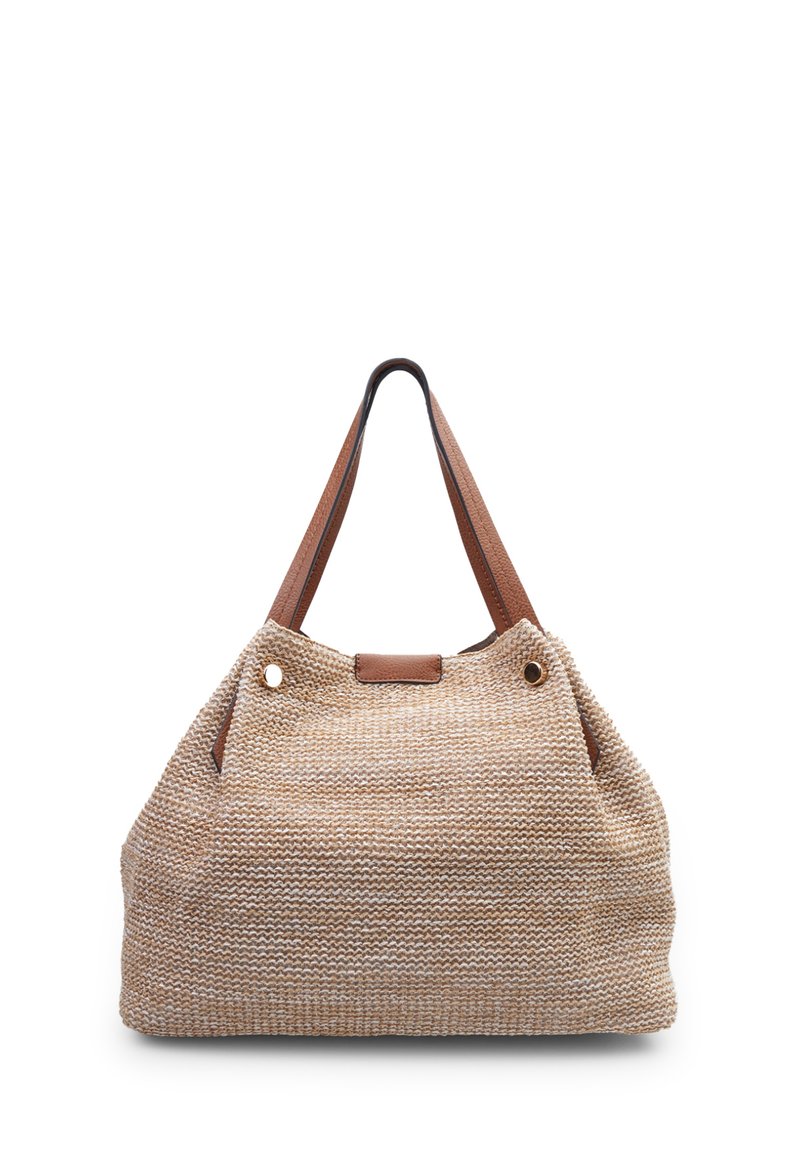 Vævet beige tote taske med brune læderdetaljer, dobbelte skulderremme, cirkulære øjer og en blød, tekstureret overflade.
