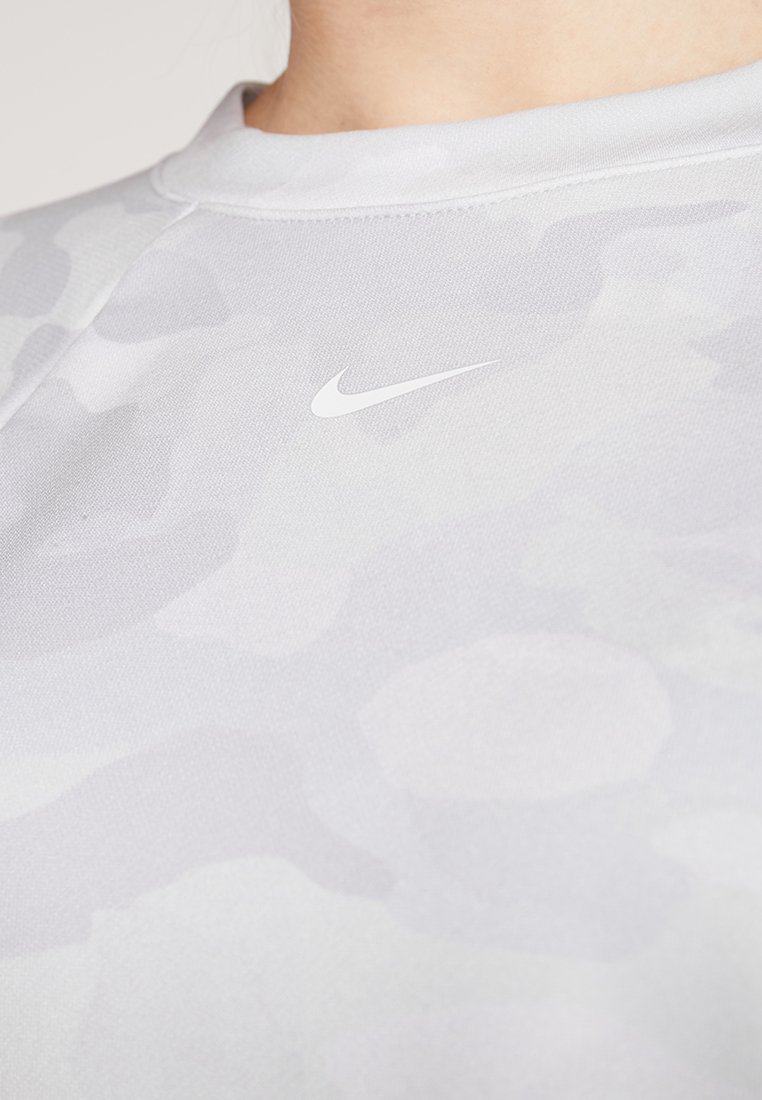 Damen Sportbekleidung | Nike Performance REBEL ALL IN Sweatshirt wolf grey/white/grau - ZP77385 Damen Sportbekleidung | Nike Performance REBEL ALL IN Sweatshirt wolf grey/white/grau - ZP77385