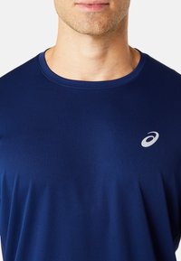 ASICS ICON SS TOP - Sports T-shirt - blue expanse birch