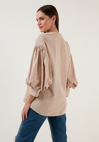 LELA LOOSE FIT - Overhemdblouse - stone