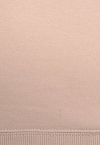 Tejido de algodón de color rosa claro con una textura suave, que presenta un dobladillo acanalado en la parte inferior. Sin patrones visibles ni detalles de hardware.