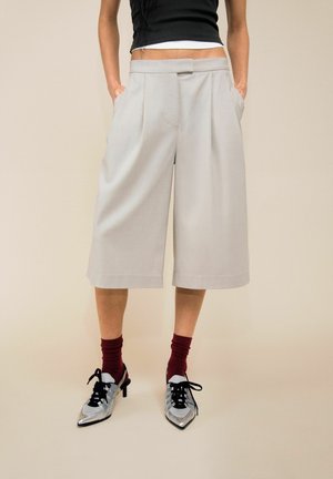 Short - grey
