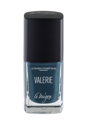 Nagellackflasche mit schwarzem quadratischem Deckel, klarem Glasboden, gefüllt mit tiefblauem Nagellack. Das Etikett zeigt weißen Text "VALERIE" und den Markennamen.