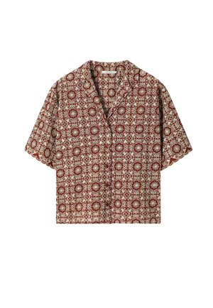 Chemise à manches courtes avec boutons, motif en dentelle florale rouge et beige, et bords festonnés aux manches et à l'ourlet.