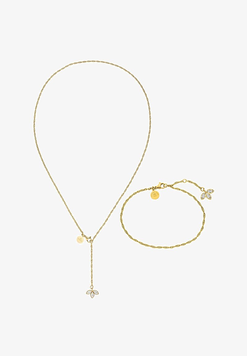 Goldene, gedrehte Kettenhalskette mit einem blumigen Anhänger und passendem Armband, das einen runden Anhänger und Kristallakzente im Blumendesign aufweist.