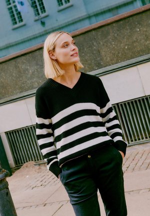 Pullover - true black