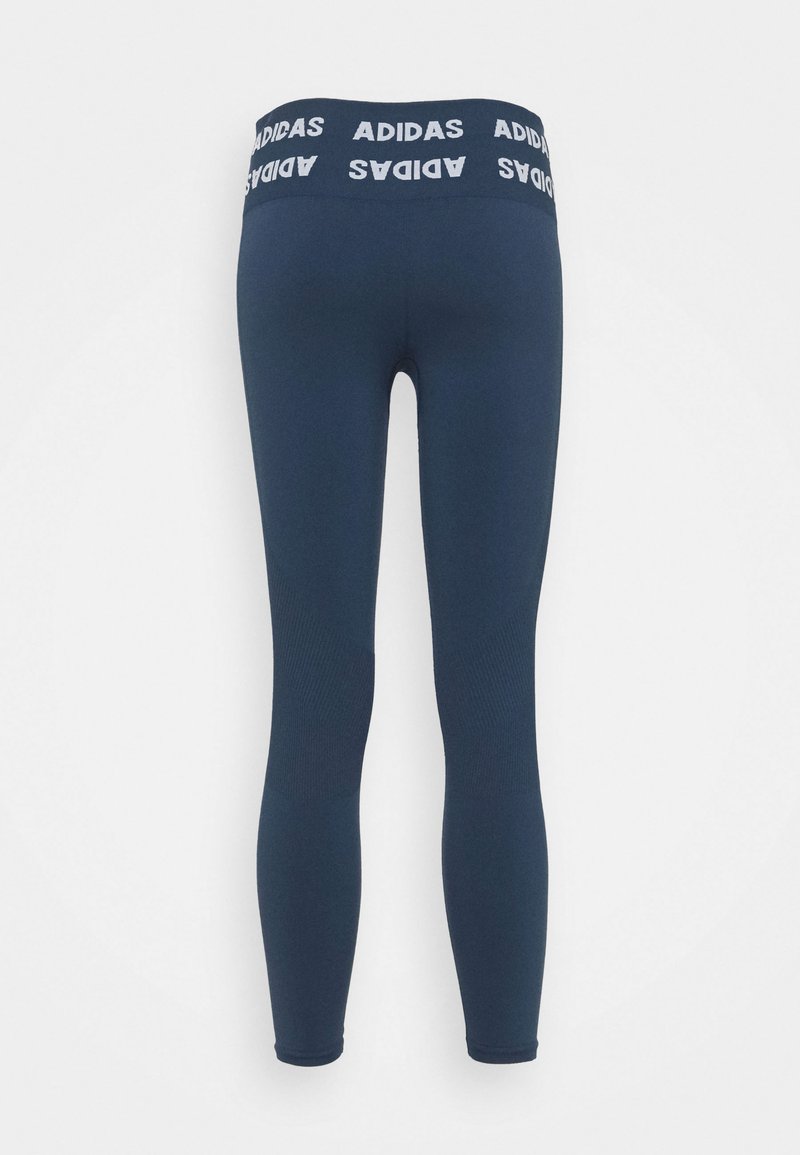 Leggings azul marino con una cintura elástica gruesa que presenta el logotipo en blanco "ADIDAS". Tela suave y elástica con un diseño ajustado y de longitud completa.