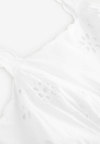 REGULAR FIT - EMBROIDERED TIERED MINI  - Freizeitkleid - white