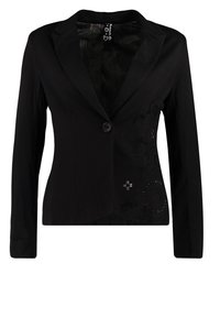 Blazer noir à un seul bouton, présentant une texture lisse, des motifs brodés et des accents décoratifs sur le devant. Manches longues incluses.