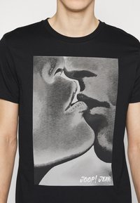 JOOP! Jeans ADRIEL - Triko s potiskem - black