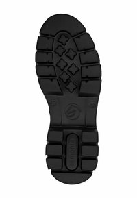 Suela de zapato de goma negra con un patrón de textura de huella que presenta formas rectangulares y de diamante para mayor agarre. Logotipo central visible.
