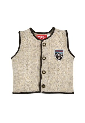 Chaleco beige de punto para niños con ribete marrón oscuro, patrones de trenza, cuatro botones delanteros y parche con temática de montañas en el pecho.
