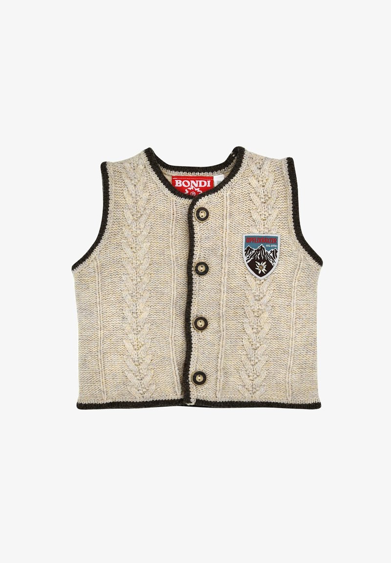 Veste beige en tricot pour enfant avec bordure marron foncé, motifs torsadés, quatre boutons à l'avant, et écusson à thème montagne sur la poitrine.