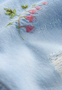 Thumbnail Image 6