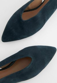 Next FOREVER COMFORT® LEATHER FLAT SLINGBACKS - Takaa avoimet ballerinat - navy blue