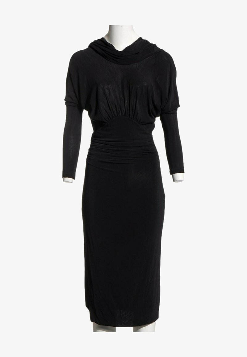 Robe noire cintrée à manches longues avec taille froncée et encolure drapée, présentée sur un mannequin sans tête.