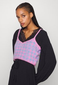 Vero Moda VMLYRA V NECK DRESS - Vestido de dia - black