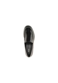 Fekete bőr slip-on cipő lekerekített orral és minimális dizájnnal. Belső része márkázott talpbetéttel rendelkezik. Sima felület és elegáns kivitel.