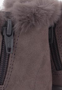 Pisamonas TIPO CHELSEA CON CUELLO - Kotníkové boty - gris
