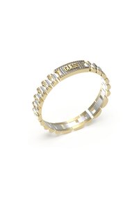 Bracciale a bangle in oro e argento con un design a link testurizzato, caratterizzato da un logo centrale "GUESS" incastonato con piccole pietre scintillanti.