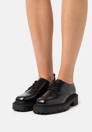 Monki, Derbies - black