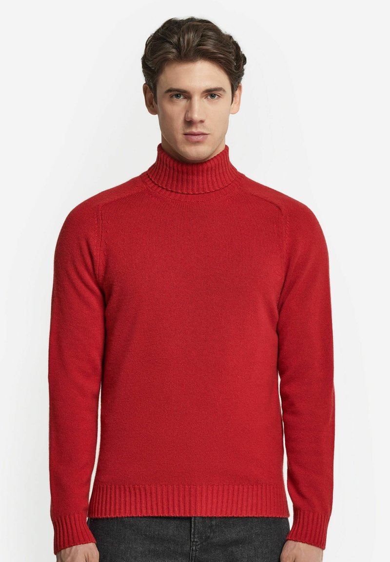 Röd stickad skjorttröja med ribbad krage och fåll, som har en slät yta och långa ärmar. Klassisk passform.