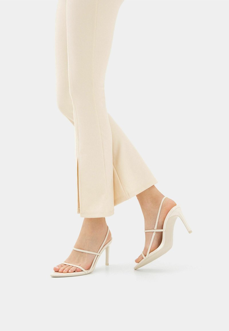 Damen Pumps | Bershka High Heel Sandaletteoff-white/offwhite - AH54013 Damen Pumps | Bershka High Heel Sandaletteoff-white/offwhite - AH54013