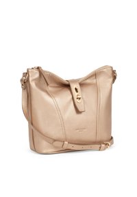 Borsa a spalla in pelle metallica dorata con finitura testurizzata, dotata di chiusura con zip superiore, tracolla regolabile e un sottile dettaglio di branding.