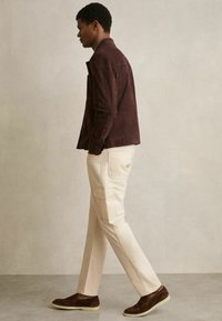 Reiss REGULAR FIT ROBINSON  - Cargohose - light stone