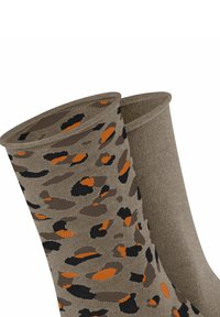 Leopardenmuster-Socken mit einem beigen Grundton und schwarzen sowie orangen Akzenten, aus gestricktem Stoff gefertigt und mit einer glatten Textur.
