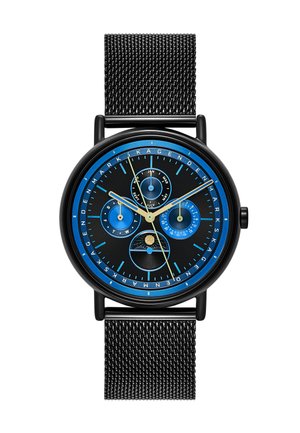 Zwart polshorloge met blauwe accenten, mesh band, drie subdials voor dag, datum, maand en maanfase-indicator op de wijzerplaat.