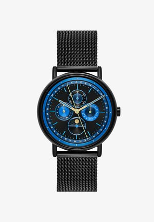 Zwart polshorloge met blauwe accenten, mesh band, drie subdials voor dag, datum, maand en maanfase-indicator op de wijzerplaat.