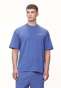 Pegador LOGO TEE - Basic póló - washed retro blue/white gum