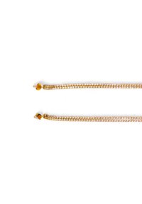 Bracciale in tonalità oro con catena, caratterizzato da due cordini paralleli di cristalli trasparenti, con nodi decorativi a ciascun estremità.