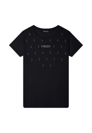 Camiseta de algodón negra con cuello redondo, mangas cortas y un diseño frontal de puntos plateados con el texto "FREDDY" en el centro.
