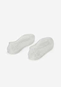Transparente Kunststoffschuhe mit strukturiertem, gewebtem Muster. Leicht abgerundete Zehenpartie und flexibles Design für Komfort. Farbe: klar.