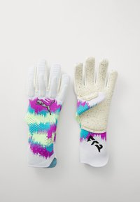 Doelmannen handschoenen met een witte textuur palm, kleurrijk verloopontwerp in paars en teal, versterkte vingernaden en een PUMA-logo.