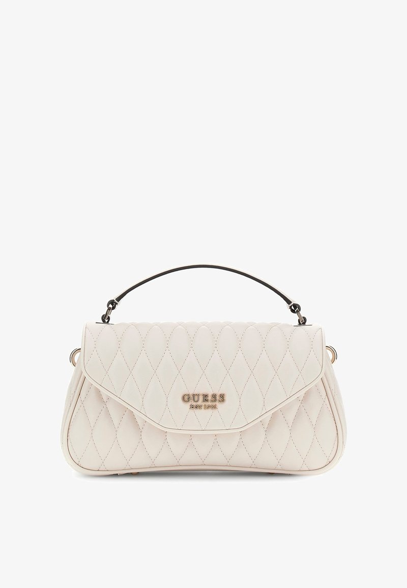 Kermakarin kuviollinen nahkainen olkalaukku mustalla kahvalla ja kultaisella "GUESS EST 1981" -logolla etuosa kannessa.