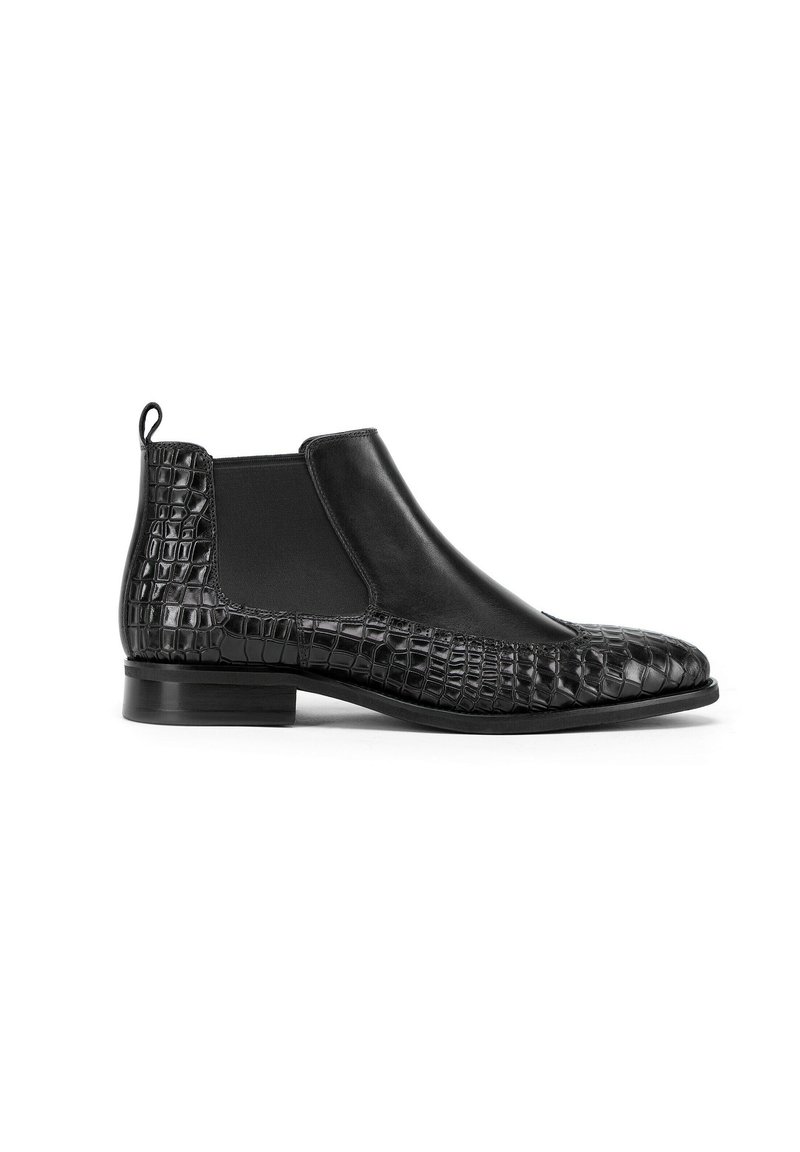 Botas Chelsea de cuero negro con un estampado de cocodrilo texturizado, paneles laterales elásticos y un tacón bajo apilado para estabilidad.