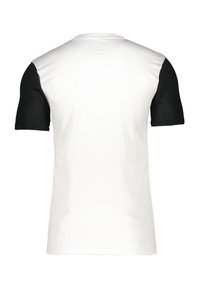 Camicia a maniche corte con corpo bianco e maniche nere, realizzata in tessuto testurizzato, con scollo rotondo e design semplice.