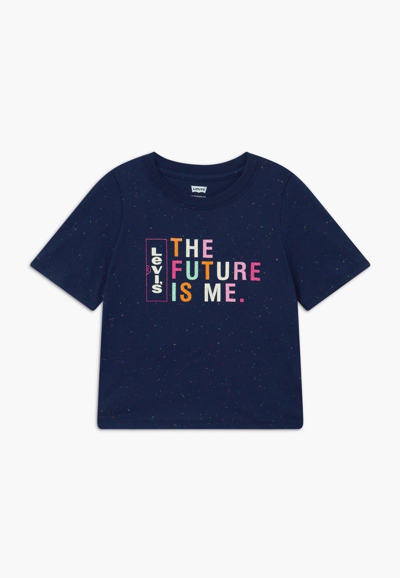 T-shirt Levi's bleu marine avec un texte multicolore disant "THE FUTURE IS ME" et le logo Levi's sur le côté gauche.