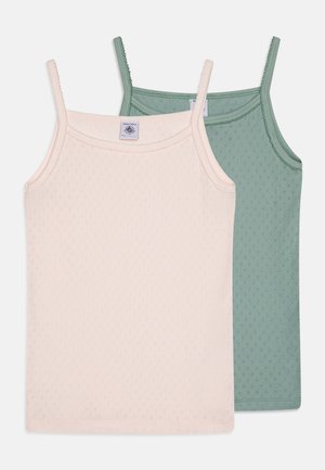 To bomulds tanktops i pink og grøn. Begge har tynde stropper, et struktureret mønster og et enkelt, tætsiddende design.
