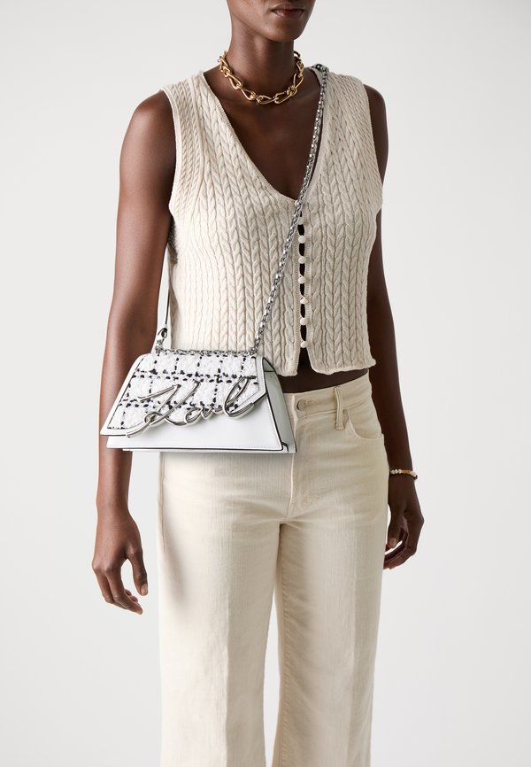 SIGNATURE 2.0 - Cross body bag