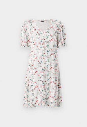 Cvetlična obleka s kratkimi rokavi v svetlem materialu, z V-izrezom, gumbom in vzorcem rožnatih in modrih cvetov na belem ozadju.