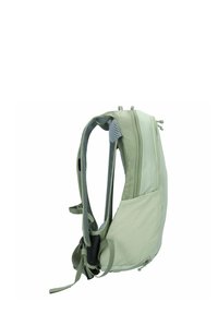 Sac à dos ergonomique vert clair avec des bretelles en mesh, des compartiments zippés et une poche latérale. Texture lisse, forme épurée et design minimal.