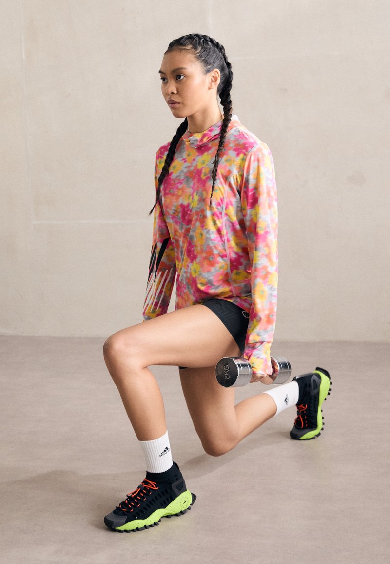 adidas by Stella McCartney SEEULATER - Hikingschuh - core black/solar green/active orange