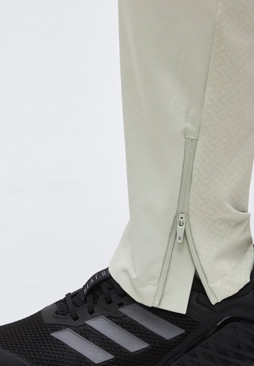 adidas TECH APPAREL SLIM - Tracksuit bottoms - halo green — photo 6