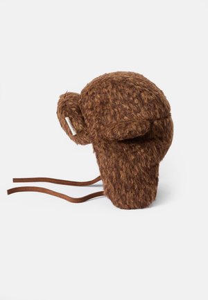 Rankning 8: RUSLAN BAGINSKIY - AVIATOR HAT - Mössa