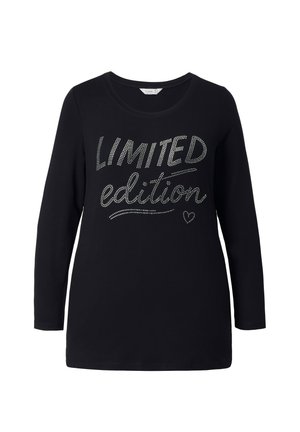 Zwarte longsleeve shirt met ronde halslijn en de tekst "LIMITED edition" in zilveren rhinestones. Zachte katoen stof, relaxte pasvorm.